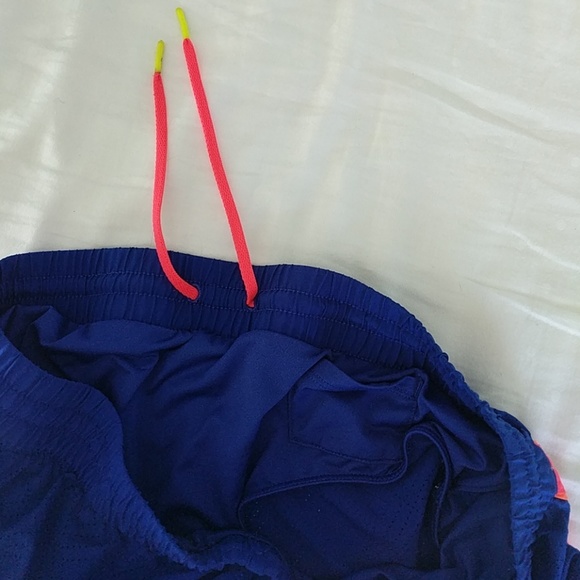 Under Armour - Picture 3 of 4